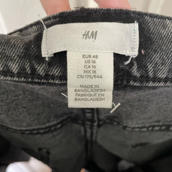 H&M Black Denim Shorts - Picture 3 of 4